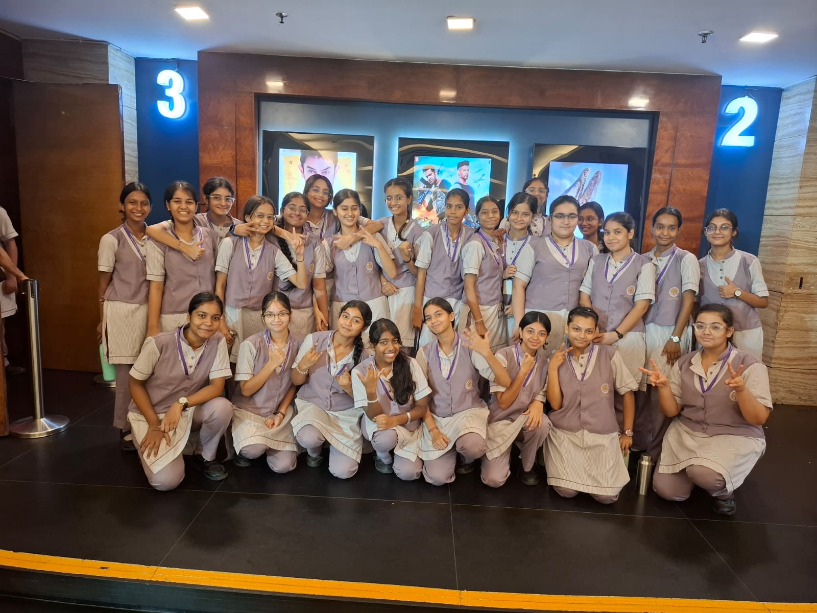 MOVIE TIME - SITAAREN ZAMEEN PAR